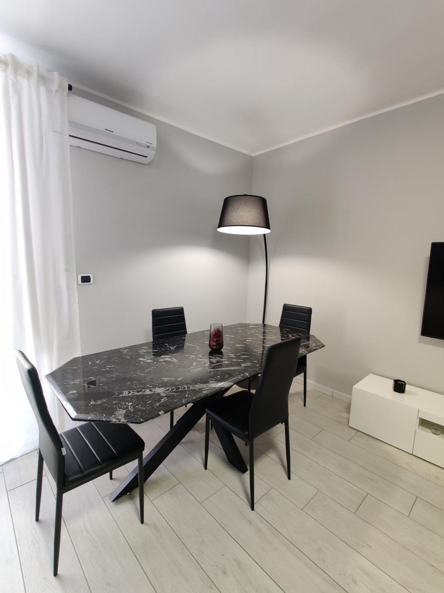 Delph'S House Apartment คาตาเนีย ภายนอก รูปภาพ